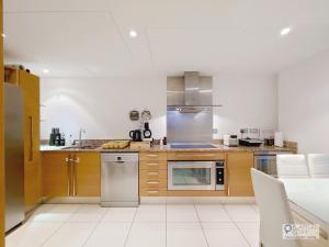 3 Bed Serviced Apartment in Battersea - River views