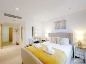 3 Bed Serviced Apartment in Battersea - River views - London