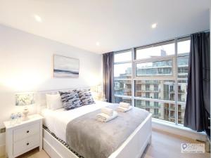 3 Bed Serviced Apartment in Battersea - River views