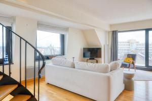 Spacious duplex with beautiful view near the sea