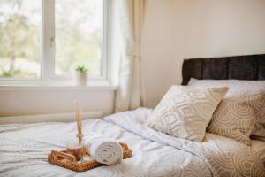 Serene Boho Retreat: White Oak Charm House 10ppl