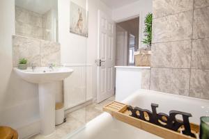 Central Cactus Escape Ideal for Long Stays 10ppl!