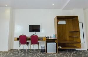 Maxi Hotel and Event Center