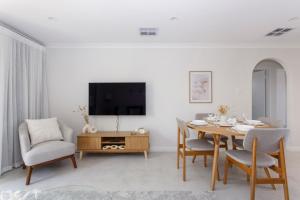 Maylands Riverside City Retreat