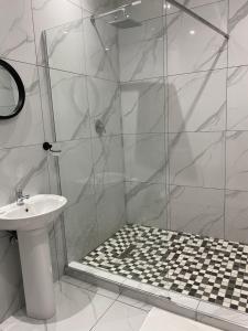 Serenity Guest Lodge