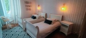 Maisons d'hotes Les Grands Vents : Chambre Familiale avec Baignoire