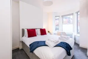 Spacious 4-Bedroom House Near Beeston Town Centre - Chilwell