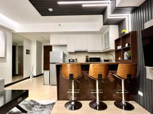 PRIME 1BR, Venice Canal Mall, Balcony, Pool, Sauna, 5G WiFi, Ste 19