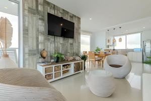 Beachfront Penthouse 40th Sea View/Historic Center