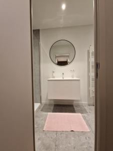 Cozy Room, Big City Adventures III