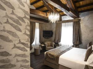 Romantic Junior Suite room in Hotel Aquarius Venice-Ascend Hotel Collection