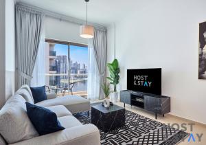 Stylish Renovated 1-Bedroom in Mayfair Residency
