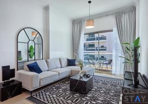 Stylish Renovated 1-Bedroom in Mayfair Residency