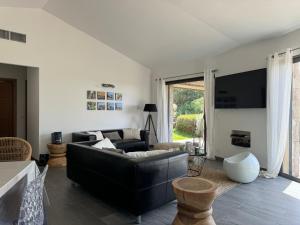 Villas Villa en pierre avec piscine chauffee, a proximite des plus belles plages du sud de la Corse ! : photos des chambres