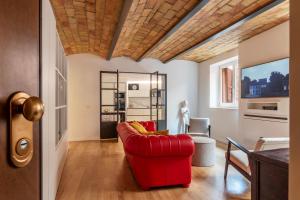 Luxury 3 beds 3 baths, few steps from city center