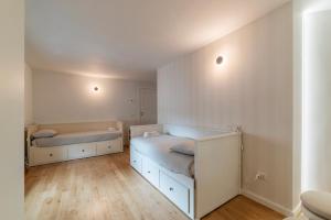 Luxury 3 beds 3 baths, few steps from city center