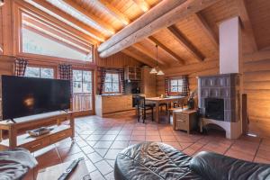 Ski-N-Lake Chalet One