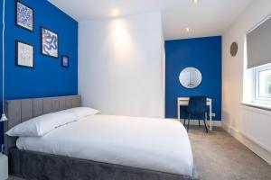 Luxury 4 Bed Home with Pool Table