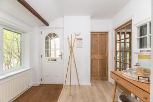 Central Malham Wellbeing Escape, 4-bed house with yoga studio