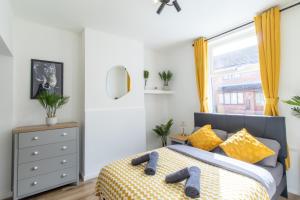 Open Mind Property - Luxury 5 Beds & Free Parking