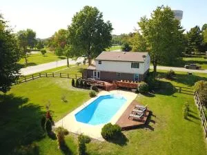 Amazing Pool & Walk to the Park - Batavia