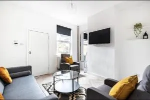 Cosy Mid Terrace Home - 莱姆河下游的纽卡尔斯