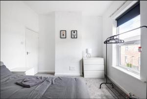 Cosy Mid Terrace Home