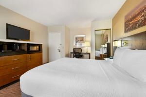 Queen Room - Non-Smoking room in Best Western Royal Palace Inn & Suites