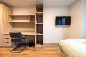 Beautiful bright studio close to station - 18 above