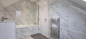 Star London Station Road 2-Bed Loft Flat