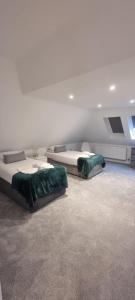 Star London Station Road 2-Bed Loft Flat