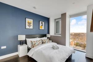Last-Minute Escape l Sleeps Up to 6 l Stylish City Views Near Station by Capital Retreat Short lets & Serviced Accommodations