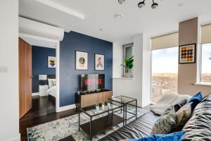 Last-Minute Escape l Sleeps Up to 6 l Stylish City Views Near Station by Capital Retreat Short lets & Serviced Accommodations