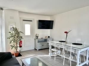 Appartements Charmant logement avec parking a 25 min de Lyon : photos des chambres