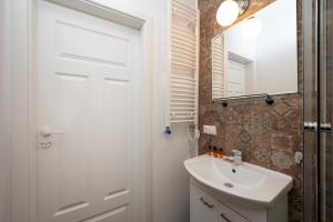 Polesie Charming Studio by BookingHost