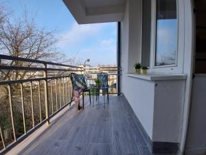 V Airport & West Railway Station apartments