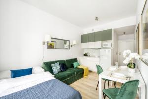 V Airport & West Railway Station apartments