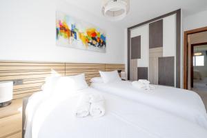 Takvåning med promenadavstånd till Puerto Banús och havsutsikt