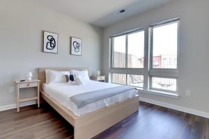 Spacious Apt wAmenities That You Need!