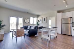 Spacious Apt wAmenities That You Need!