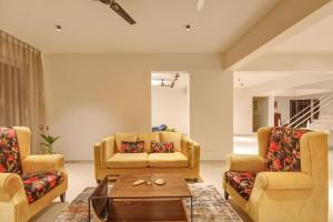 Royal County Villa by StayJadeJacuzziGarden