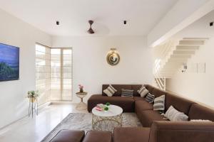 Golfers Arena by StayJadePool TablePS5Jacuzzi