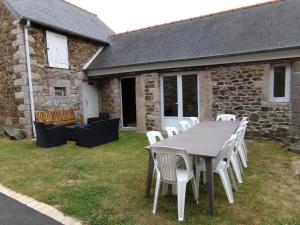 Maisons de vacances La Grenouillere - Grande longere bretonne - Pleneuf-Val-Andre : photos des chambres