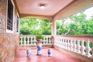 Rustic Tagaytay Villa - Billiards, KTV, plus Courtyard