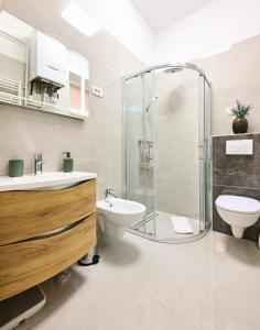 The Grand Cozy Residence by Irundo