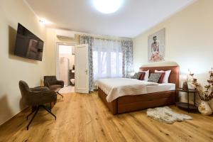 The Grand Cozy Residence by Irundo