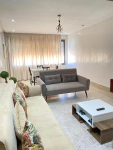 2 bedroom cozy apartment ,near CFC,in center casablanca