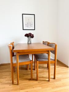 Free Parking & 2 bedrooms
