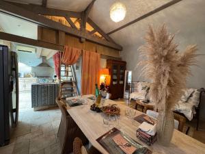 Appartements Gite non attenant a la propriete 1 a 4 personnes, spa, sauna, piscine chauffee a partager, parking gratuit : photos des chambres