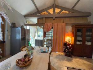 Appartements Gite non attenant a la propriete 1 a 4 personnes, spa, sauna, piscine chauffee a partager, parking gratuit : photos des chambres